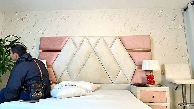 Zoelucas online show from February 11, 11:48 am