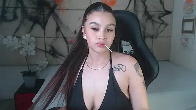 Snapshot of Rossi_Baker chatting on October 28, 4:16 am Rossi Baker online show from October 28, 4:16 am