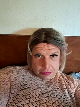 Snapshot of VanessaSissyGay chatting on October 31, 7:20 am VanessaSissyGay online show from October 31, 7:20 am