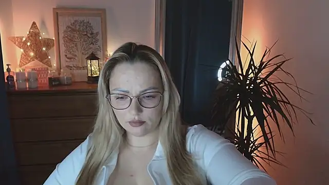 Snapshot of marrygrayes chatting on February 7, 9:37 pm marrygrayes online show from February 7, 9:37 pm
