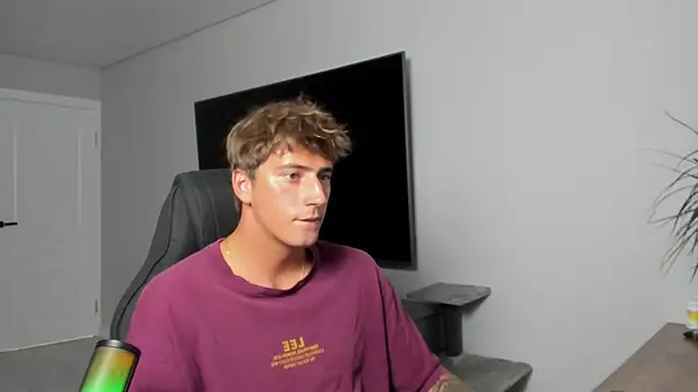 Snapshot of DaniHort chatting on July 2, 10:32 am DaniHort online show from July 2, 10:32 am