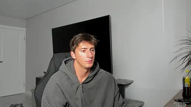 Snapshot of DaniHort chatting on July 8, 7:13 am DaniHort online show from July 8, 7:13 am
