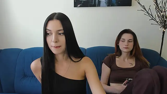 Snapshot of elza_rose chatting on July 15, 9:25 am elza rose online show from July 15, 9:25 am