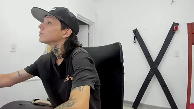 StraightBoy Nick online show from April 14, 7:20 pm