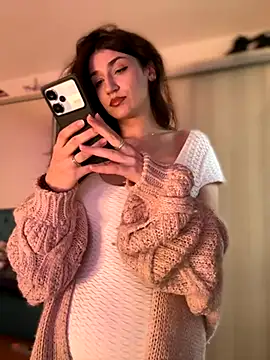 Snapshot of ScarletBloom_ chatting on October 8, 1:42 pm ScarletBloom  online show from October 8, 1:42 pm