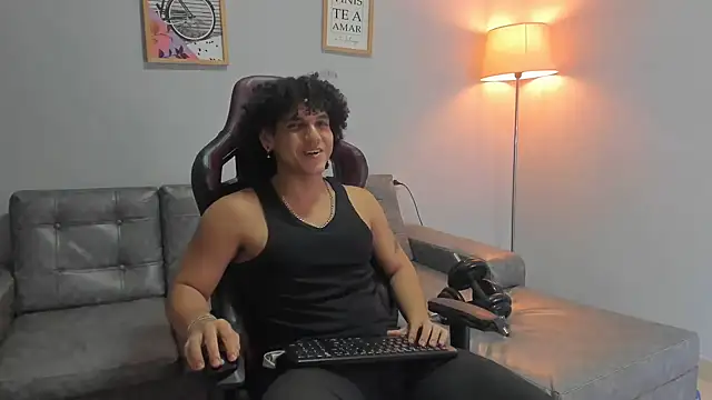 Xfire boy69 online show from September 12, 8:09 pm