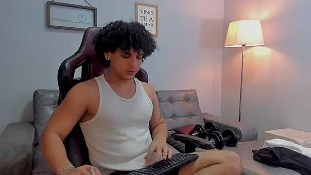 Xfire boy69 online show from September 30, 2:33 pm