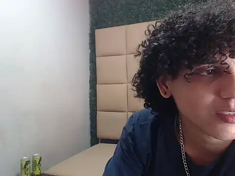 Xfire boy69 online show from October 2, 3:41 pm