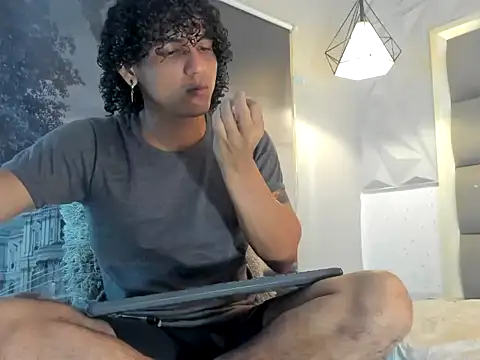 Xfire boy69 online show from October 31, 12:28 pm