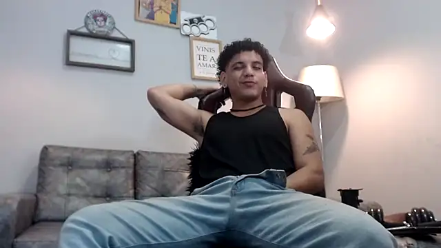 Xfire boy69 online show from November 25, 12:38 pm