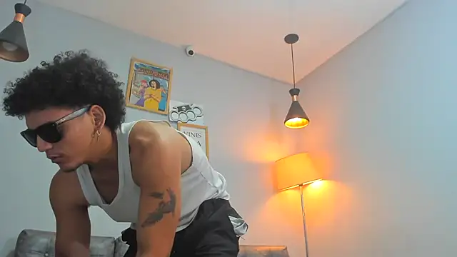 Xfire boy69 online show from December 5, 3:30 pm