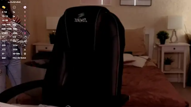 Kimmie shine online show from April 22, 11:23 am