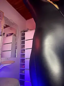 Dannaa Lovs online show from April 23, 12:29 pm