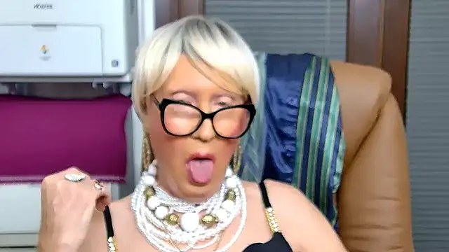 Snapshot of ROBY_SWEETHOT chatting on October 27, 11:09 pm ROBY SWEETHOT online show from October 27, 11:09 pm