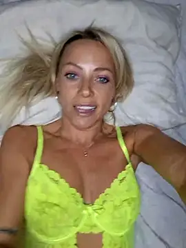 Snapshot of Bellarose_xx chatting on September 21, 5:25 pm Bellarose xx online show from September 21, 5:25 pm