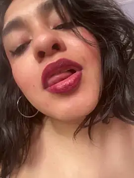 EmilyNoir1 online show from April 18, 7:40 pm