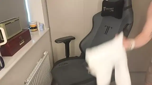 Lilly-Luscious online show from October 21, 3:02 pm