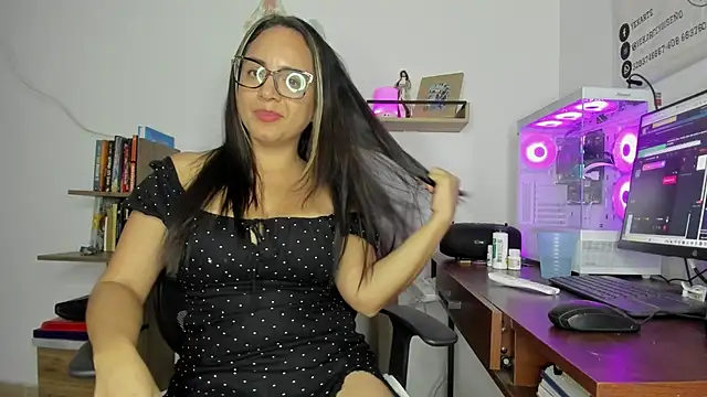 Snapshot of lady_sophie chatting on September 20, 8:10 pm lady sophie online show from September 20, 8:10 pm