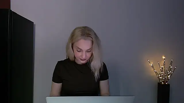 Snapshot of Lia_noo_regrets chatting on May 30, 4:04 pm Lia noo regrets online show from May 30, 4:04 pm