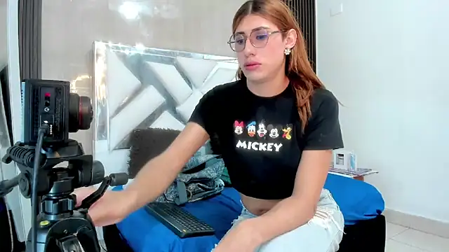 Snapshot of karen_matwell chatting on December 2, 1:55 am karen matwell online show from December 2, 1:55 am