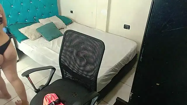 unusualsuccubus0 online show from September 10, 3:06 am