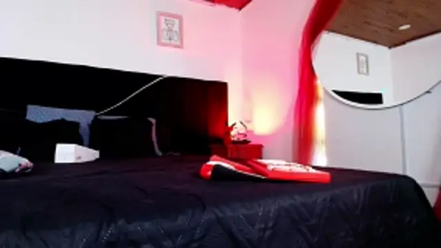 Alisse Moore online show from April 21, 12:22 pm