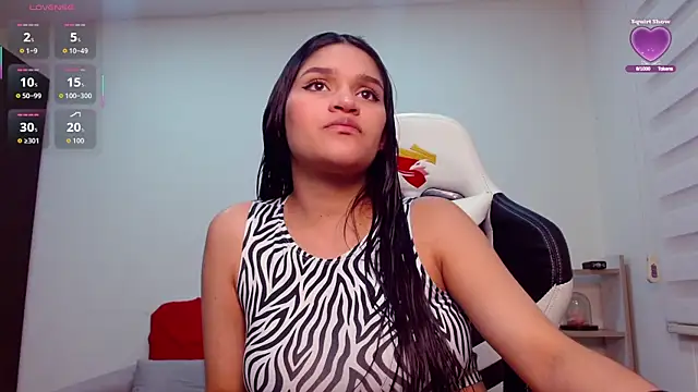 Snapshot of Roxxi_2110 chatting on September 24, 1:53 am Roxxi 2110 online show from September 24, 1:53 am