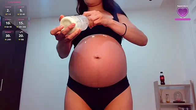 Snapshot of Roxxi_2110 chatting on October 1, 1:00 am Roxxi 2110 online show from October 1, 1:00 am