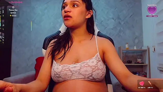 Snapshot of Roxxi_2110 chatting on October 10, 1:37 am Roxxi 2110 online show from October 10, 1:37 am