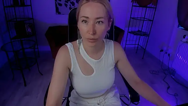 Snapshot of AstraMonroe chatting on July 12, 7:54 am AstraMonroe online show from July 12, 7:54 am