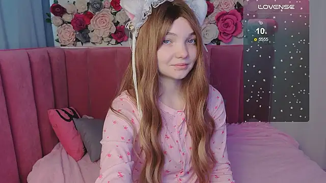 Snapshot of AnimeAlica18 chatting on October 30, 2:35 am AnimeAlica18 online show from October 30, 2:35 am