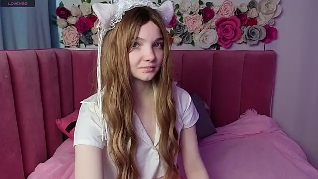 Snapshot of AnimeAlica18 chatting on November 13, 8:35 am AnimeAlica18 online show from November 13, 8:35 am