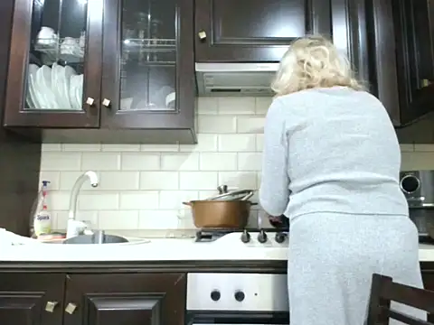 ButterflyBlondie online show from November 17, 3:01 am