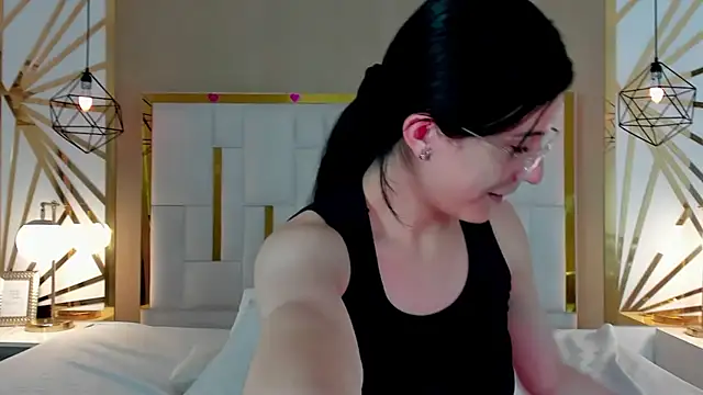 Snapshot of maddy_jaclsonw chatting on October 20, 1:17 am maddy jaclsonw online show from October 20, 1:17 am