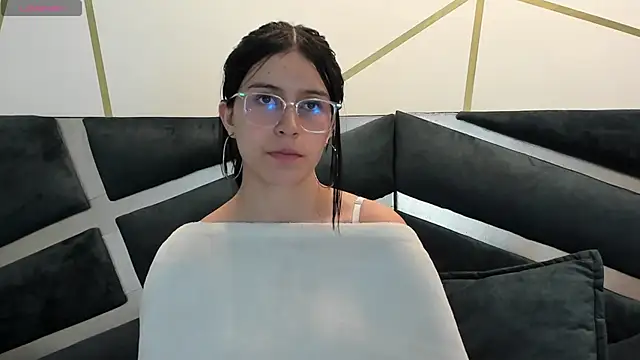 Snapshot of maddy_jaclsonw chatting on October 20, 1:22 pm maddy jaclsonw online show from October 20, 1:22 pm