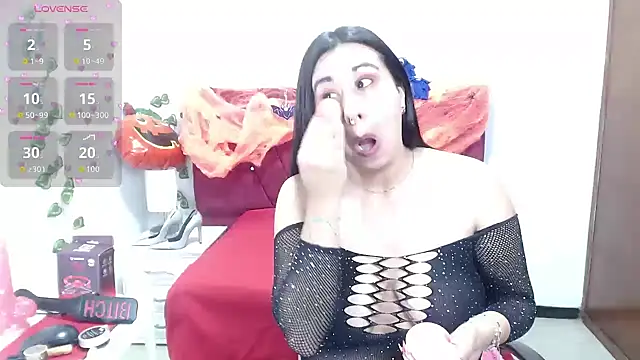 Julieta curvy69 online show from October 7, 12:02 pm