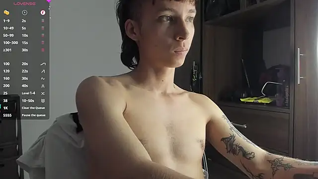 Snapshot of spacehumanz chatting on November 15, 7:32 pm spacehumanz online show from November 15, 7:32 pm