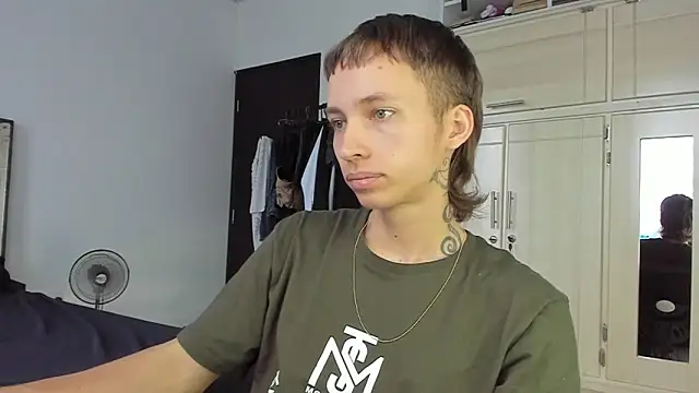 Snapshot of spacehumanz chatting on January 7, 1:57 pm spacehumanz online show from January 7, 1:57 pm