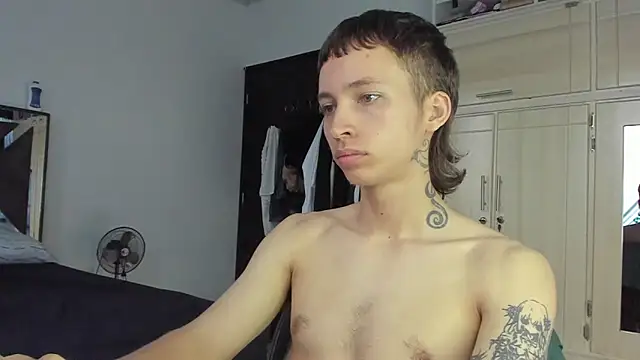 Snapshot of spacehumanz chatting on January 8, 12:18 pm spacehumanz online show from January 8, 12:18 pm