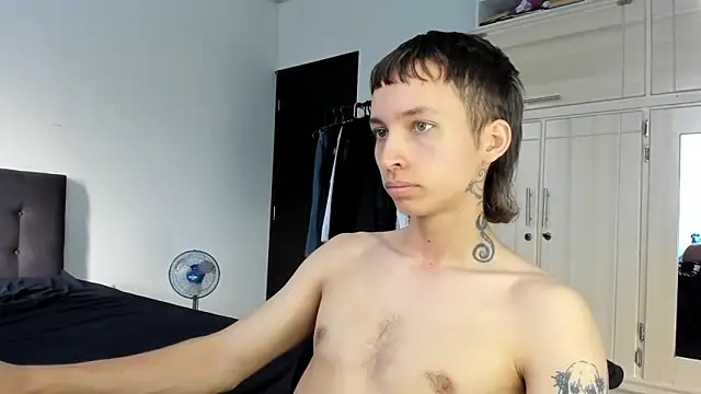 Snapshot of spacehumanz chatting on January 14, 2:01 pm spacehumanz online show from January 14, 2:01 pm