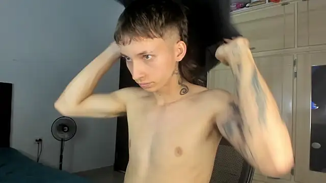 Snapshot of spacehumanz chatting on February 12, 12:49 am spacehumanz online show from February 12, 12:49 am