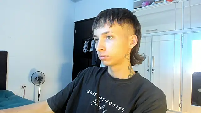 Snapshot of spacehumanz chatting on February 12, 6:03 pm spacehumanz online show from February 12, 6:03 pm