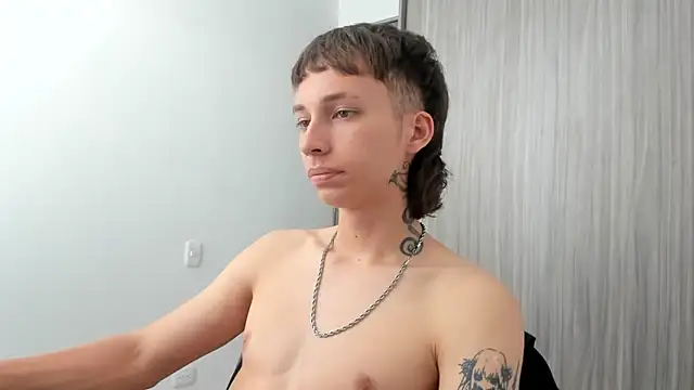 Snapshot of spacehumanz chatting on February 19, 9:44 pm spacehumanz online show from February 19, 9:44 pm