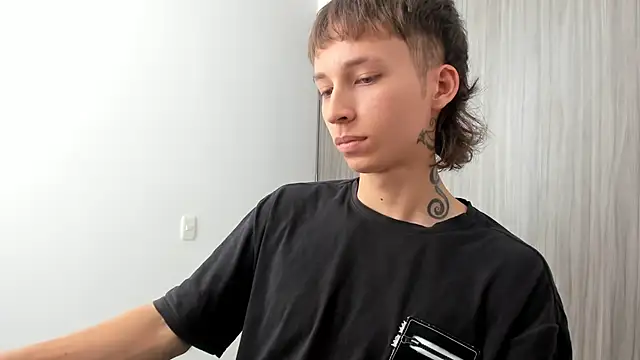 Snapshot of spacehumanz chatting on February 25, 7:01 pm spacehumanz online show from February 25, 7:01 pm