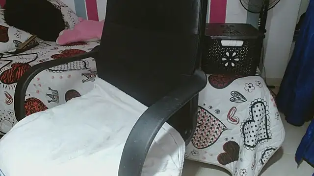 Snapshot of karo_lovely chatting on October 22, 10:42 pm karo lovely online show from October 22, 10:42 pm