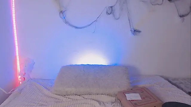 Snapshot of Lia__1 chatting on October 18, 8:42 pm Lia  1 online show from October 18, 8:42 pm