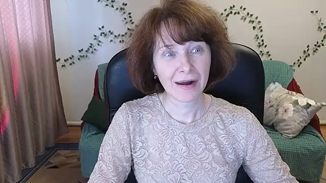 Lia Tito online show from April 14, 1:06 pm