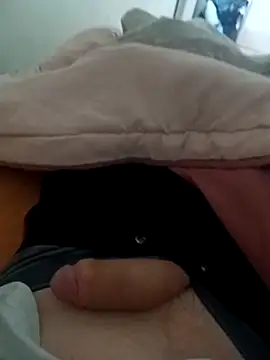 Snapshot of berto_acierto98 chatting on November 23, 1:22 pm berto acierto98 online show from November 23, 1:22 pm