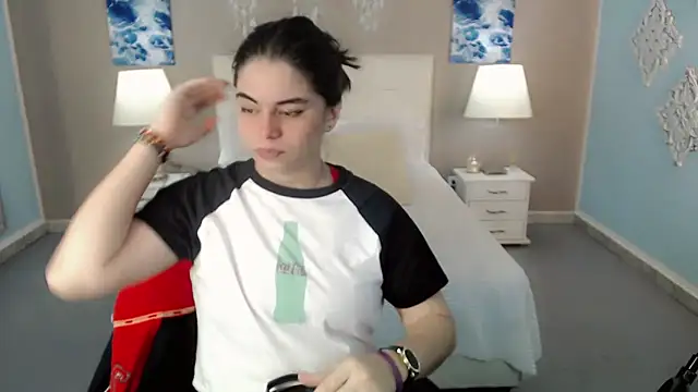 maddissonivanova online show from October 20, 7:14 pm