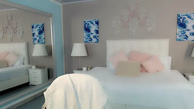 maddissonivanova online show from April 18, 7:07 pm